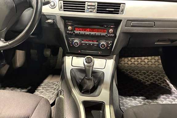 BMW 320 12 of 17