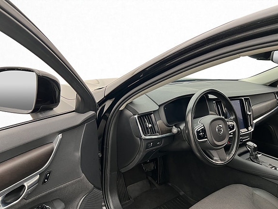 Volvo V90 Cross Country 13 of 30