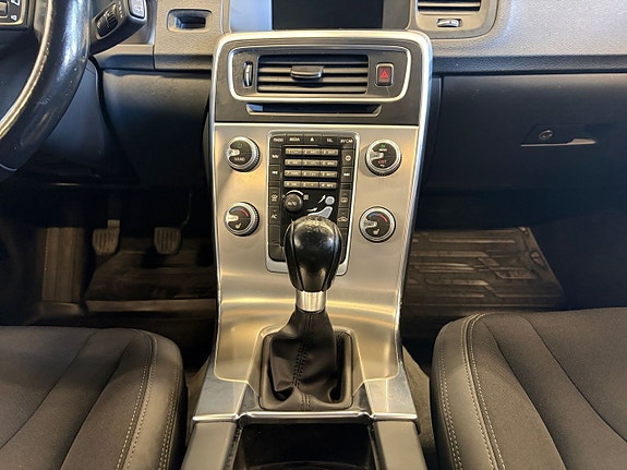 Volvo V60 11 of 21