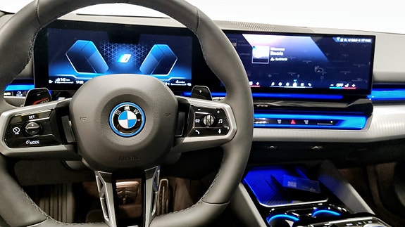 BMW 530e 12 of 13