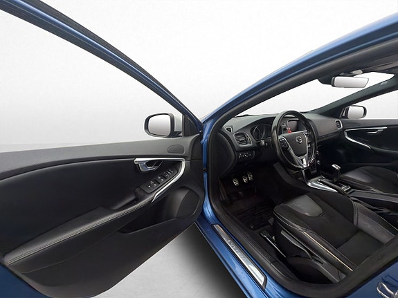 Volvo V40 11 of 30