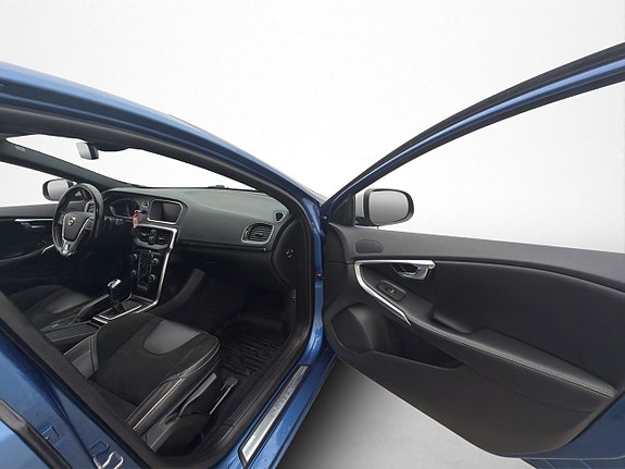 Volvo V40 22 of 30