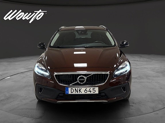 Volvo V40 Cross Country 2 of 18