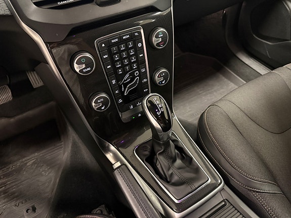 Volvo V40 Cross Country 13 of 18