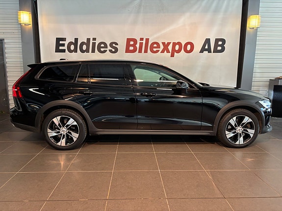 Volvo V60 Cross Country 3 of 12