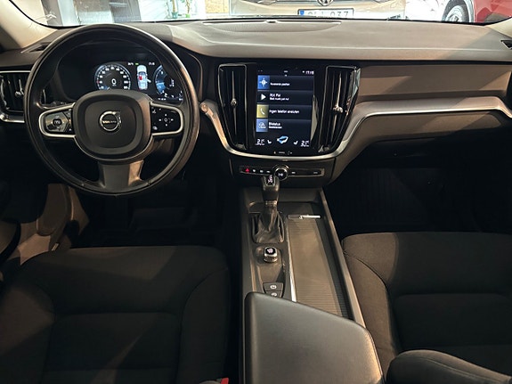 Volvo V60 Cross Country 6 of 12