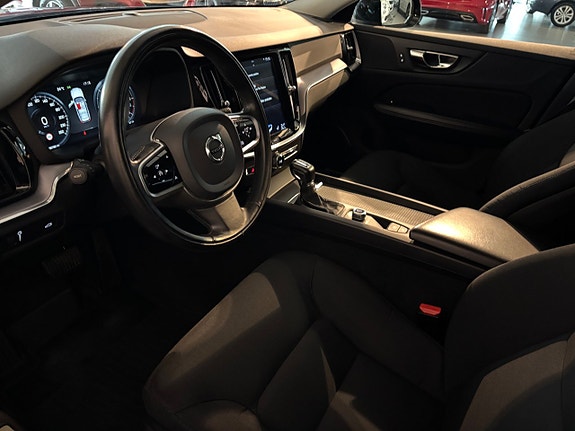 Volvo V60 Cross Country 5 of 12