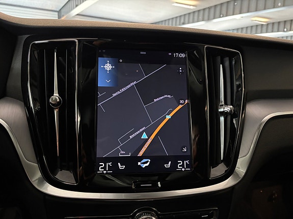 Volvo V60 Cross Country 8 of 12