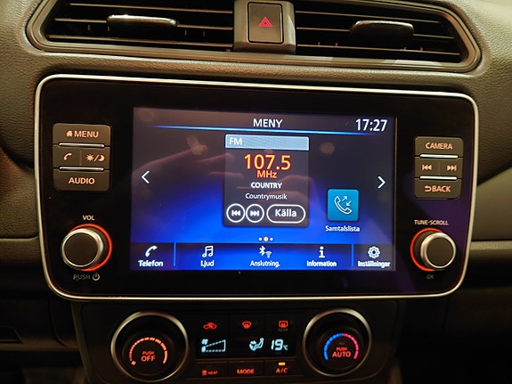 Nissan Leaf 10 of 17