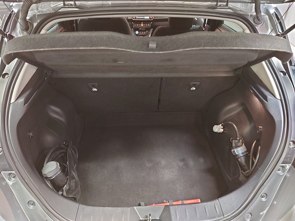 Nissan Leaf 14 of 17
