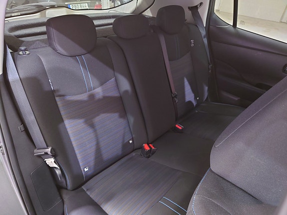 Nissan Leaf 13 of 17