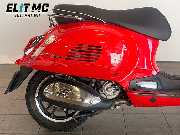 Piaggio Vespa GTS 6 of 21