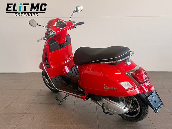 Piaggio Vespa GTS 10 of 21