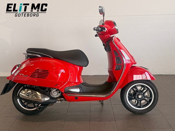 Piaggio Vespa GTS 4 of 21
