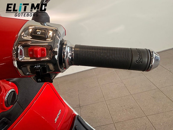 Piaggio Vespa GTS 21 of 21
