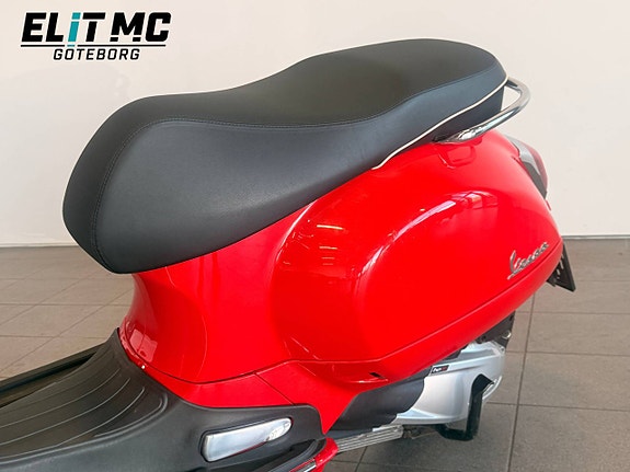 Piaggio Vespa GTS 18 of 21