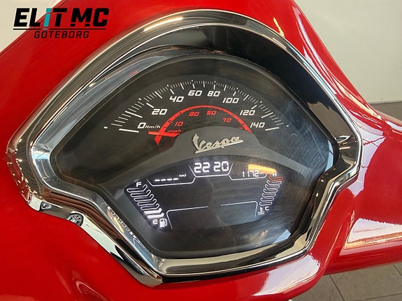 Piaggio Vespa GTS 20 of 21