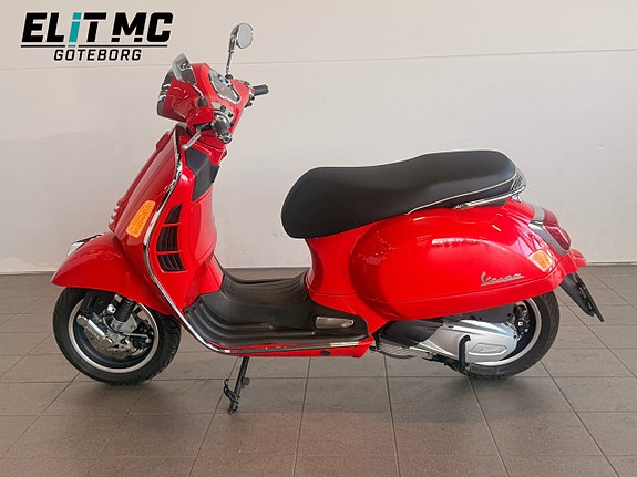 Piaggio Vespa GTS 13 of 21