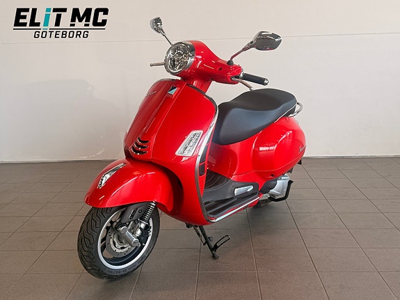 Piaggio Vespa GTS 16 of 21