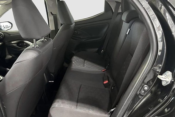 Toyota Yaris 8 of 11