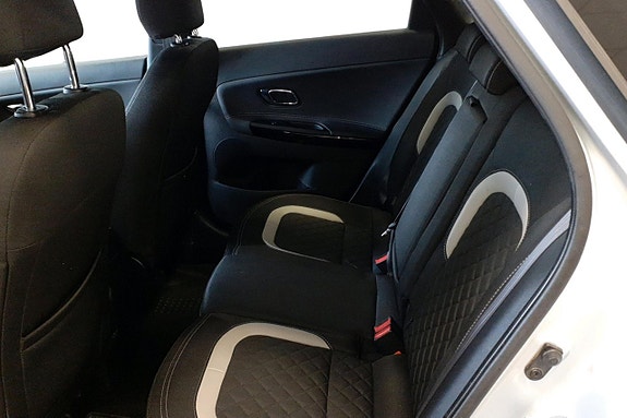 Kia Ceed 10 of 14