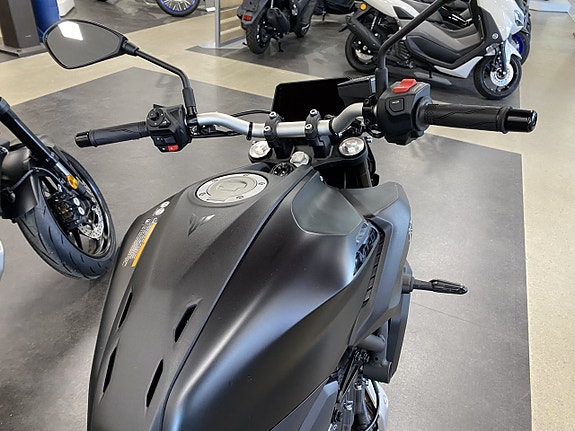 Yamaha MT-07 3 of 6