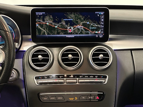 Mercedes-Benz C200 23 of 27