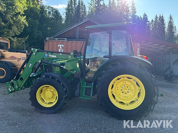 Traktor John Deere 5070M 2 of 6