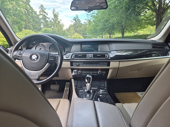 BMW 520i 11 of 15