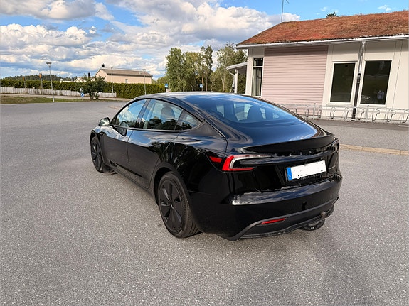 Tesla Model 3 2 of 5