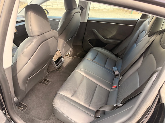 Tesla Model 3 4 of 5
