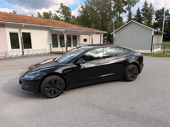 Tesla Model 3 5 of 5