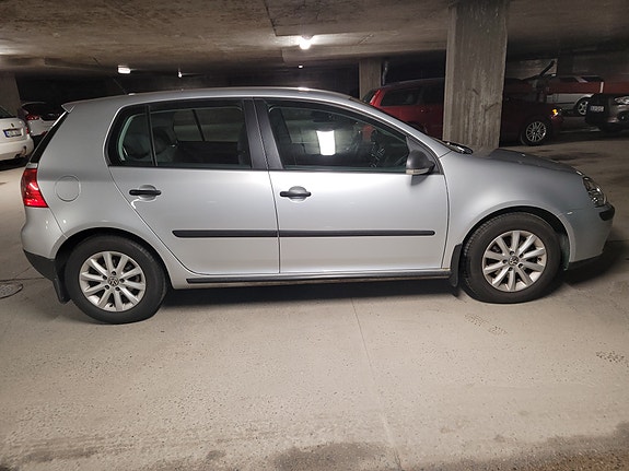 Volkswagen Golf V 3 of 7