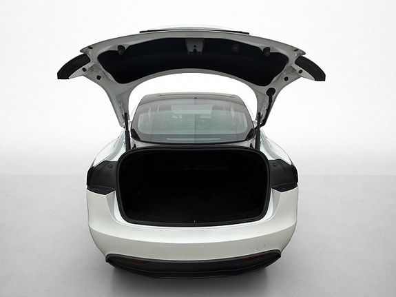 Tesla Model 3 9 of 30