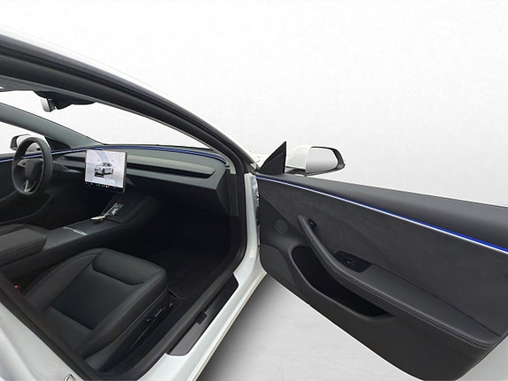 Tesla Model 3 23 of 30