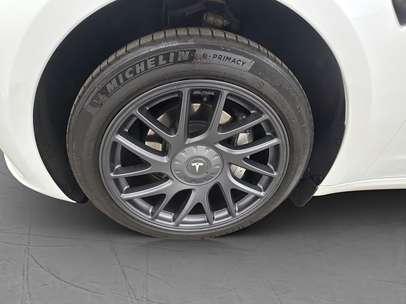 Tesla Model 3 29 of 30
