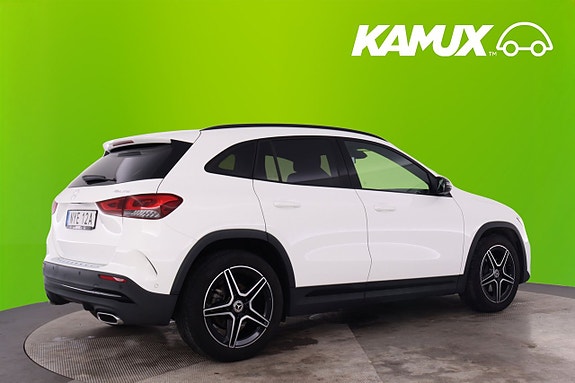 Mercedes-Benz GLA200 2 of 24