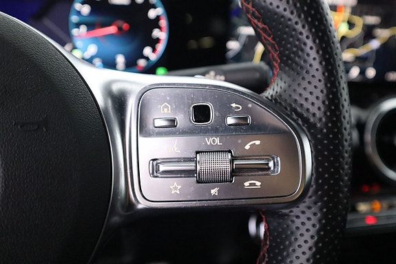 Mercedes-Benz GLA200 16 of 24
