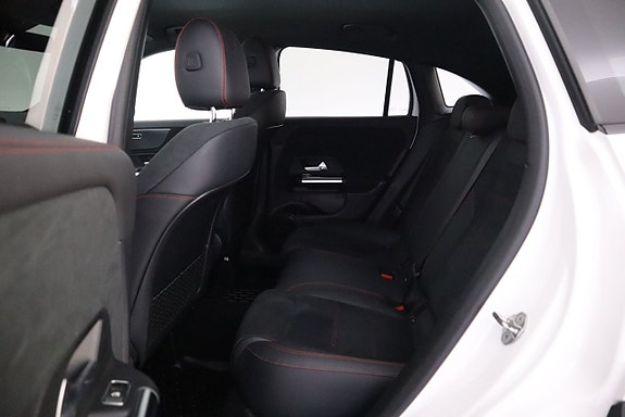 Mercedes-Benz GLA200 13 of 24