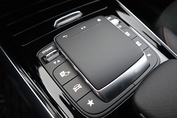 Mercedes-Benz GLA200 21 of 24