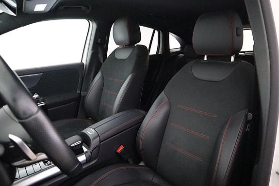 Mercedes-Benz GLA200 12 of 24