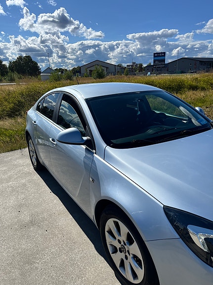 Opel Insignia 2 of 7