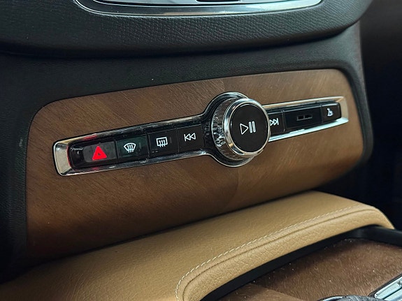 Volvo XC90 23 of 30