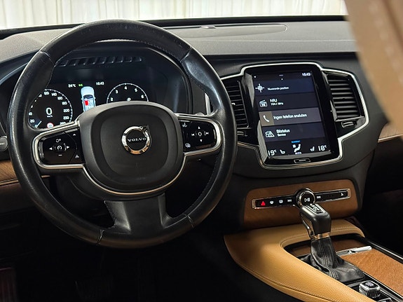 Volvo XC90 26 of 30