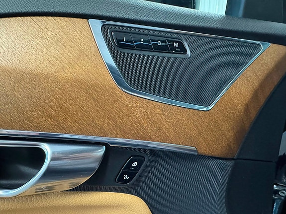 Volvo XC90 15 of 30