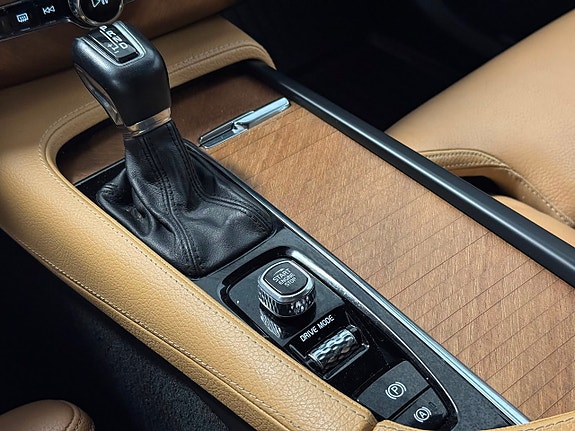 Volvo XC90 24 of 30