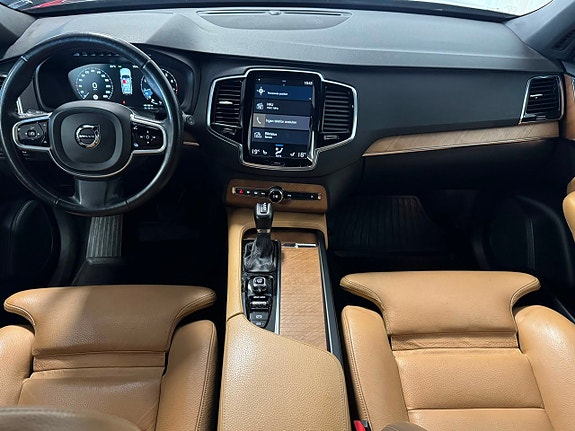 Volvo XC90 25 of 30