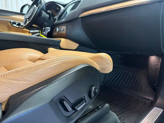 Volvo XC90 9 of 30