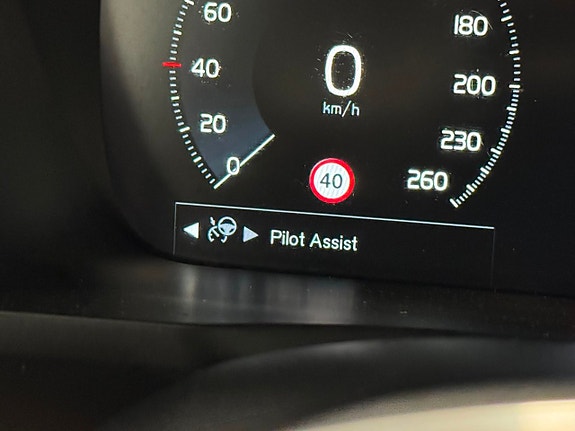 Volvo XC90 16 of 30