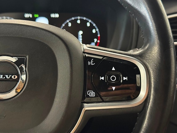 Volvo XC90 14 of 30